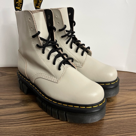 Dr. Martens  Audrick 8-Eye Boot EU 39 US 8 in Cement Platform Boots - Picture 8 of 12